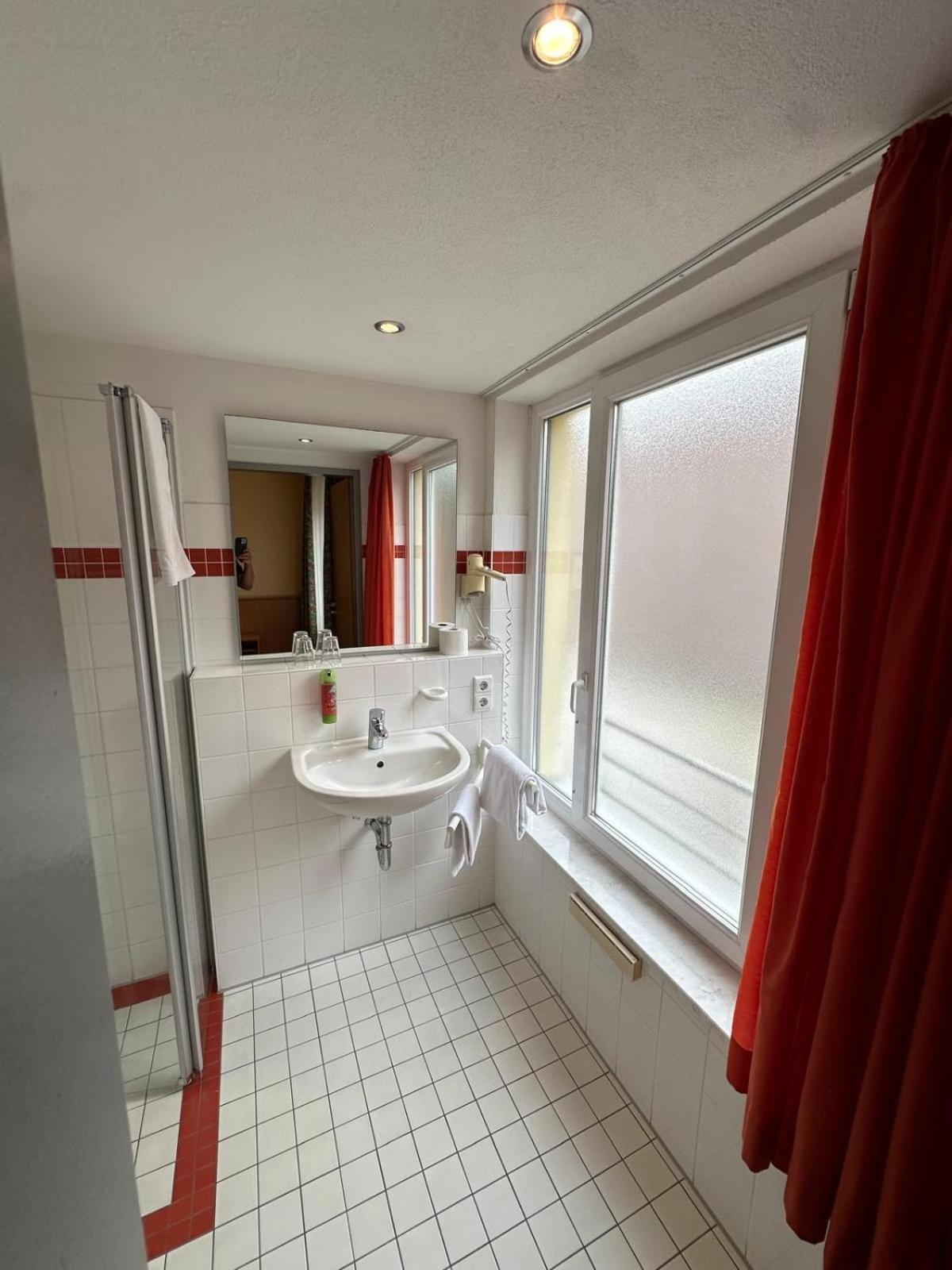 Gasthaus - Hotel Neue Post Meitingen Екстериор снимка