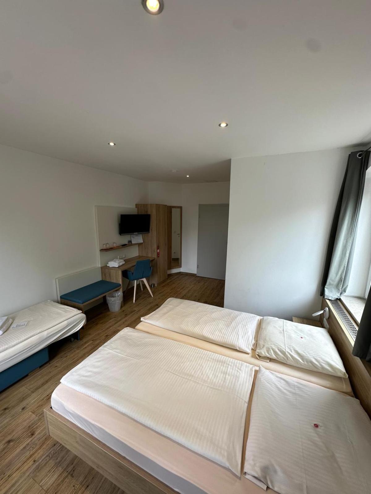 Gasthaus - Hotel Neue Post Meitingen Екстериор снимка