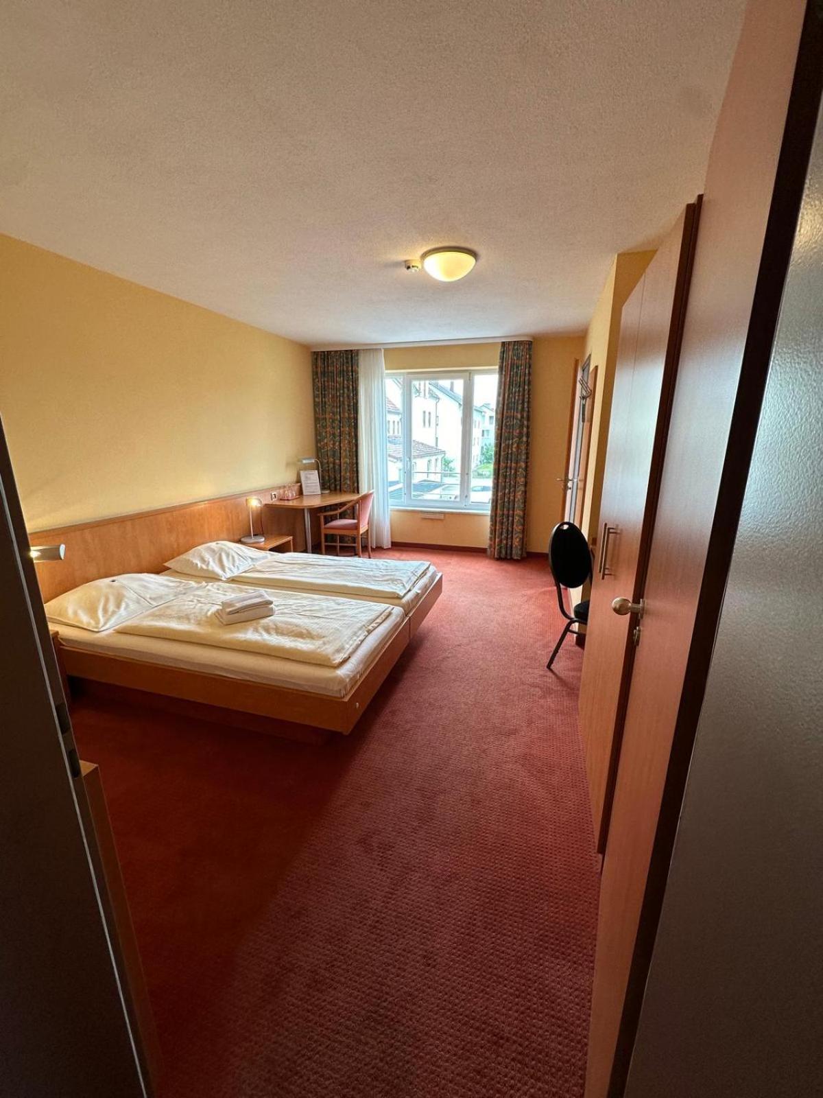 Gasthaus - Hotel Neue Post Meitingen Екстериор снимка