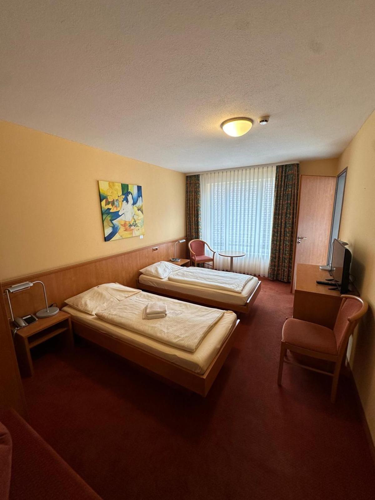 Gasthaus - Hotel Neue Post Meitingen Екстериор снимка